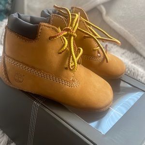 Infant wheat timberland boot size 2, hat included